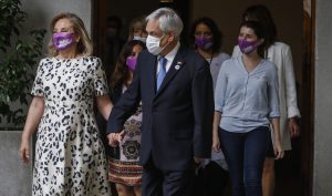 A cuarentena: Presidente Piñera y Cecilia Morel son notificados como contacto estrecho de persona con COVID-19