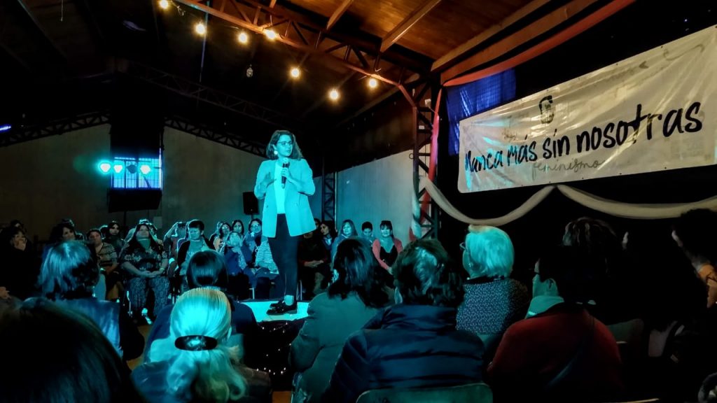 Carrera por la alcaldía de Valdivia: 700 mujeres firman carta en apoyo a candidatura de Carla Amtmann