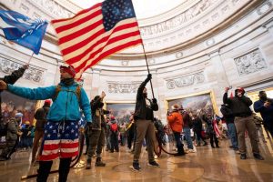 El círculo de Trump se reunió con grupos ultra antes del asalto al Capitolio