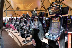 La presión de los casinos da resultado: Gobierno les permite funcionar en Fase 2