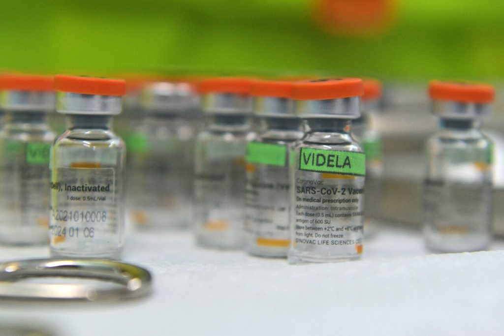 Denuncian robo de 40 dosis de vacunas Sinovac desde Cesfam en Curicó