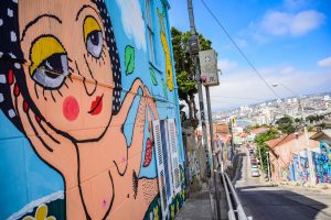 VIDEO| Tiktoker revela el estado de mural de Mon Laferte en Valparaíso: "Una lastima"