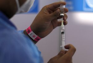 COVID-19: Chile se convierte en el país que más rápido ha vacunado a su población