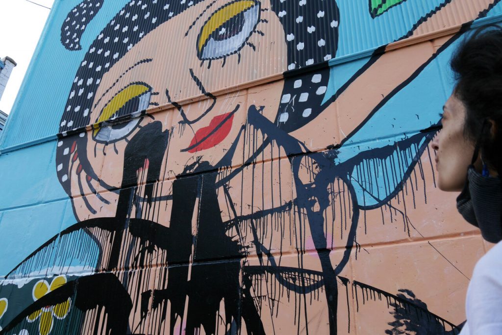 “Sabía que esto iba a pasar“: Desconocidos vandalizan mural de Mon Laferte en Valparaíso