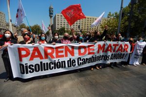 “Paren de matar”: organizaciones y parlamentarios entregan carta a Piñera para exigir que se detenga la represión policial