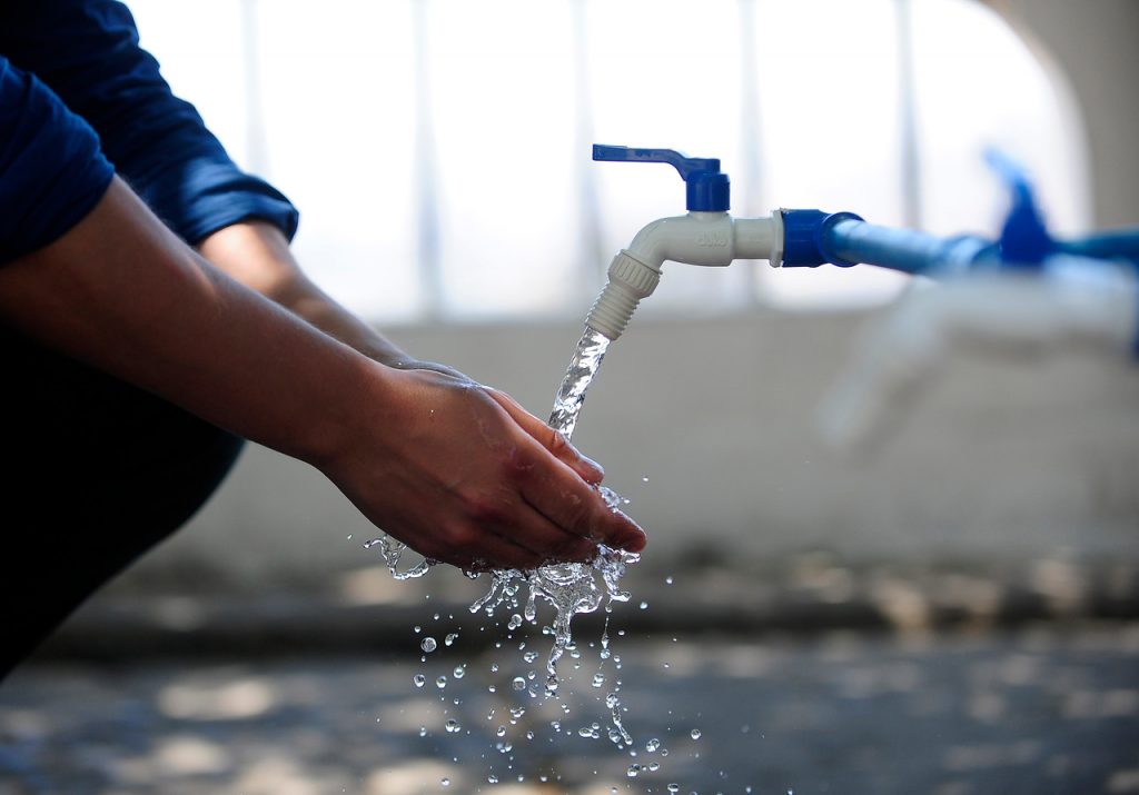 Foro de la PUC recomienda a la CC establecer el agua como bien nacional de uso público