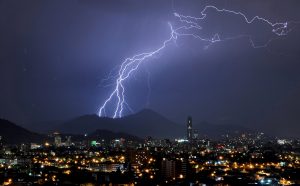Probables tormentas eléctricas para la Región Metropolitana durante este fin de semana