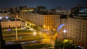Holograma de 90 m2: Intervención ciudadana hace un llamado por un “Chile sin Plásticos”