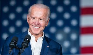 El primer mes de Joe Biden: un récord de decretos y escollos en el Congreso