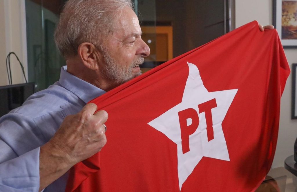 Brasil abre la campaña electoral con Lula por delante en las encuestas