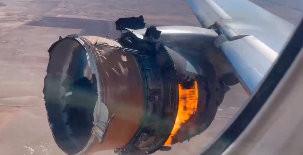 Las terroríficas imágenes del avión al cual se le incendió una turbina en pleno vuelo sobre EE.UU.