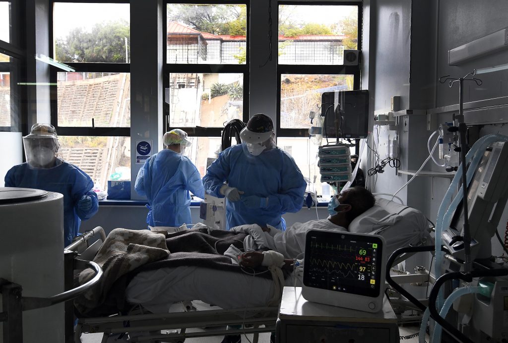 Cuando la “primera línea” escasea: La falta de profesionales de salud para enfrentar el segundo año de pandemia