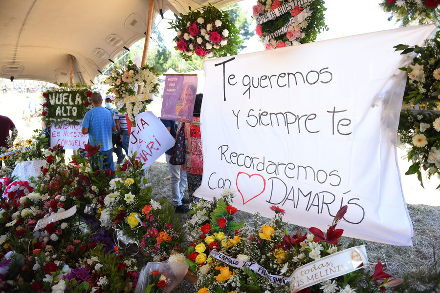 Familiares y amigos despiden a Damaris Meliñir, joven asesinada en La Araucanía