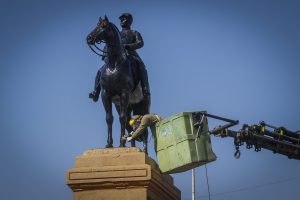 CMN decide remover la estatua de Baquedano para su restauración