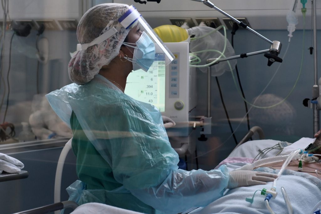 Ministerio de Salud vuelve a suspender cirugías electivas por alza de contagios de COVID-19