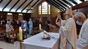 Lo Barnechea: Monseñor Aós realizó misa en hogar de ancianos sin respetar normas sanitarias
