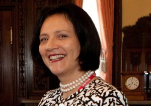 Oficialismo emite duras críticas contra Loreto Silva, la nueva delegada presidencial para la Macrozona Sur