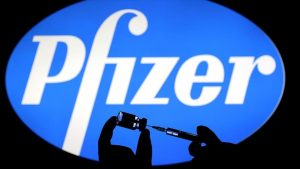 Pfizer entrega buenas noticias al mundo: Anuncia 100% de eficacia de su vacuna en adolescentes