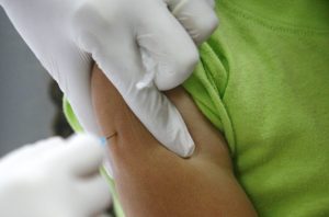 Nuevo caso de bebé vacunado contra COVID-19: Municipalidad de Tirúa confirma el error