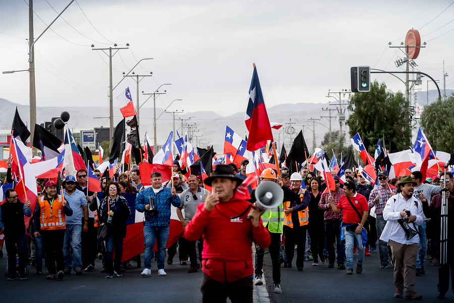«Basta de abusos, basta de pobreza, basta de ineptitudes»: Trabajadores del cobre apuntan a Piñera y anuncian posibles movilizaciones