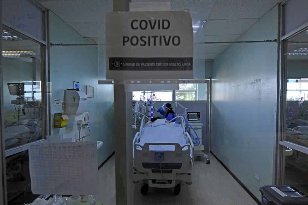 COVID-19 en Chile: Reporte Minsal informa que fallecimientos diarios no logran bajar la barrera de los 100