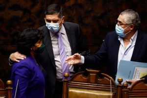 “Una decisión improvisada para salir de un mal paso”: Senadores de oposición rechazan tercer retiro de Piñera
