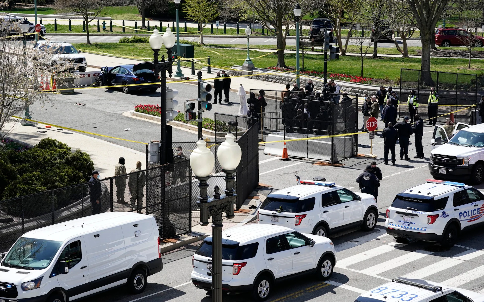 Hombre irrumpió el Capitolio de EE.UU. y atacó a la guardia del lugar: Al menos dos muertos