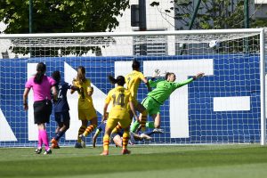 Champions: Christiane Endler destacó en empate del PSG ante el Barça en semifinal de ida