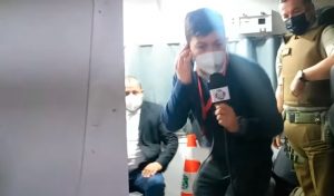 VIDEO| Periodista de la municipalidad de San Ramón graba su detención en vivo junto a otros funcionarios