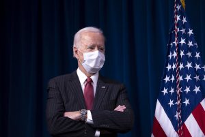 De estadios a iglesias: Joe Biden cambia de plan para vacunar a los escépticos contra el COVID-19
