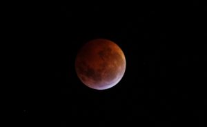 Eclipse de la Súper Luna roja: ¿Cuándo y a qué hora se puede ver este fenómeno astronómico?