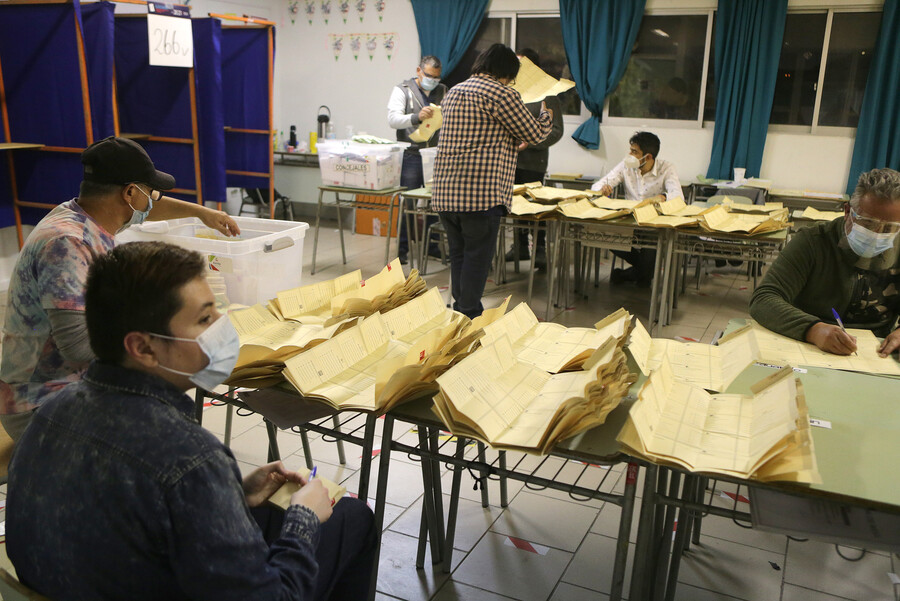 🔴 SEÑAL EN VIVO| #Elecciones2021CL por El Desconcierto: Conteo de votos comienza a dar primeras tendencias
