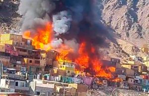 VIDEO| Incendio en campamento de Antofagasta consume al menos 35 viviendas de material ligero