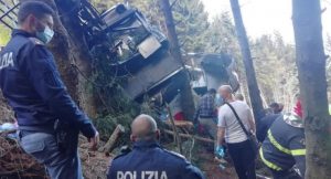 Conmoción en Italia por tragedia que deja 14 muertos al caer cabina de teleférico