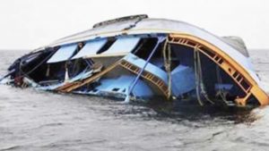 Desaparecen cerca de 140 personas al naufragar un barco en Nigeria