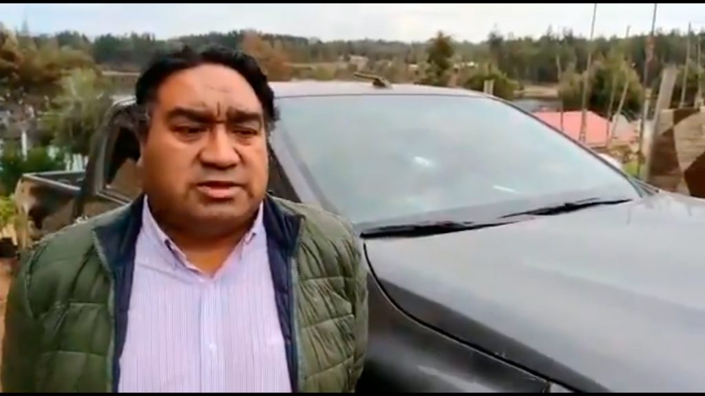 Dirigente mapuche Santos Reinao fue atacado a balazos mientras iba en automóvil con su hija: “Fueron directo a matar”