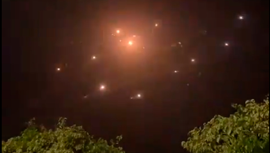 VIDEOS| El momento en que los más de 130 cohetes lanzados por Hamás sobrevuelan Israel