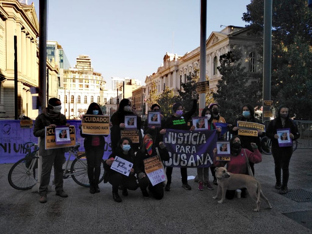 Justicia para Susana Sanhueza: Agrupaciones protestan frente a la Corte Suprema y acusan impunidad en crimen de lesboodio