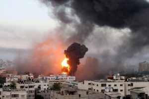 “Estamos al borde de una cuarta guerra a gran escala”: Analistas ven con preocupación el conflicto palestino-israelí