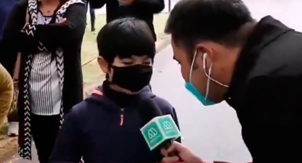 VIDEO| “¿De qué equipo eres? De la izquierda”: Niño enternece y saca risas con su respuesta en local de votación