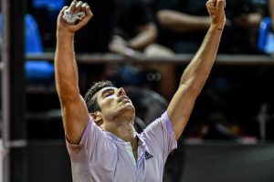 A lo Nico Massú: Cristian Garin ganó un partido increíble y avanzó a tercera ronda de Roland Garros
