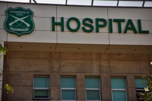 Denuncian cobros irregulares en Hospital de Carabineros: Renuncia director de Salud policial