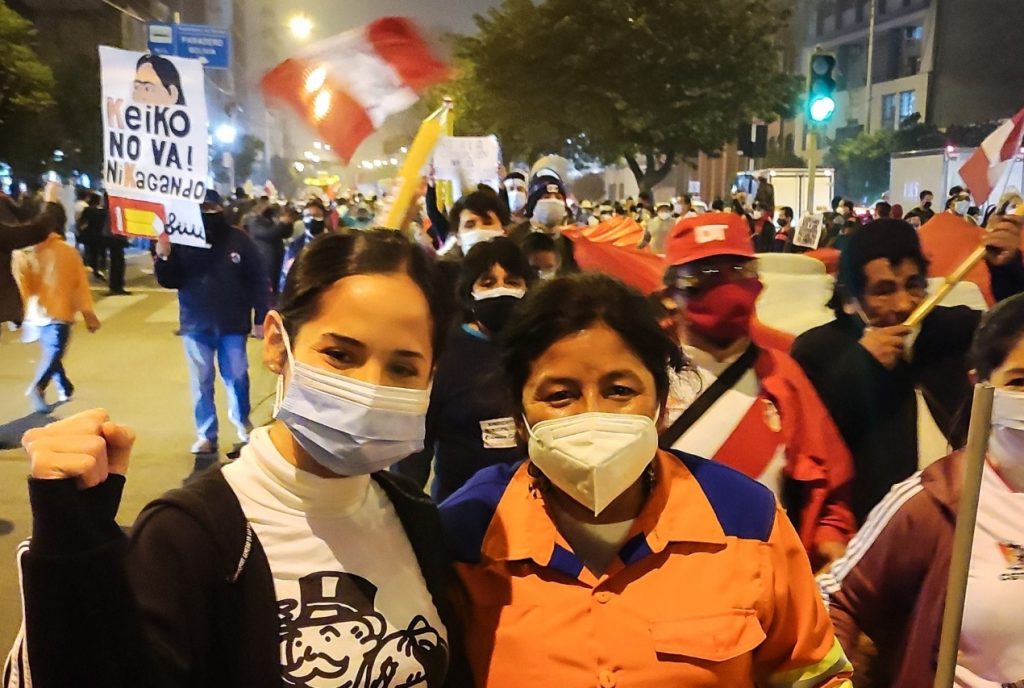En la previa del balotaje en Perú, miles de personas marchan en Lima gritando «Keiko no va»