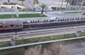 FOTOS| Metro de Santiago sufre falla en Línea 5 y pasajeros deben evacuar por túneles y vías
