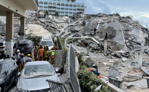 Derrumbe en Miami-Dade suma 10 decesos y 151 desaparecidos