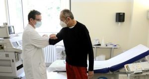 Italia trasplanta dos corazones de donantes COVID-19 con éxito y sin contagio