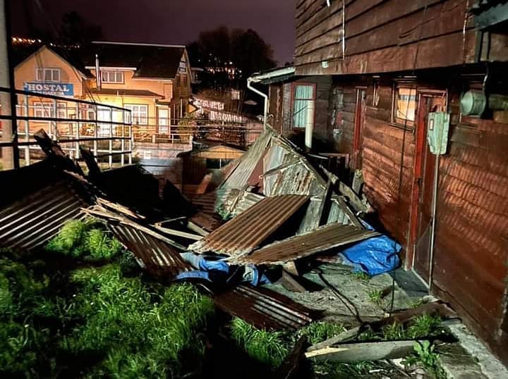 VIDEOS| Temporal de viento y lluvia causa inundaciones, voladuras de techos y damnificados en el sur