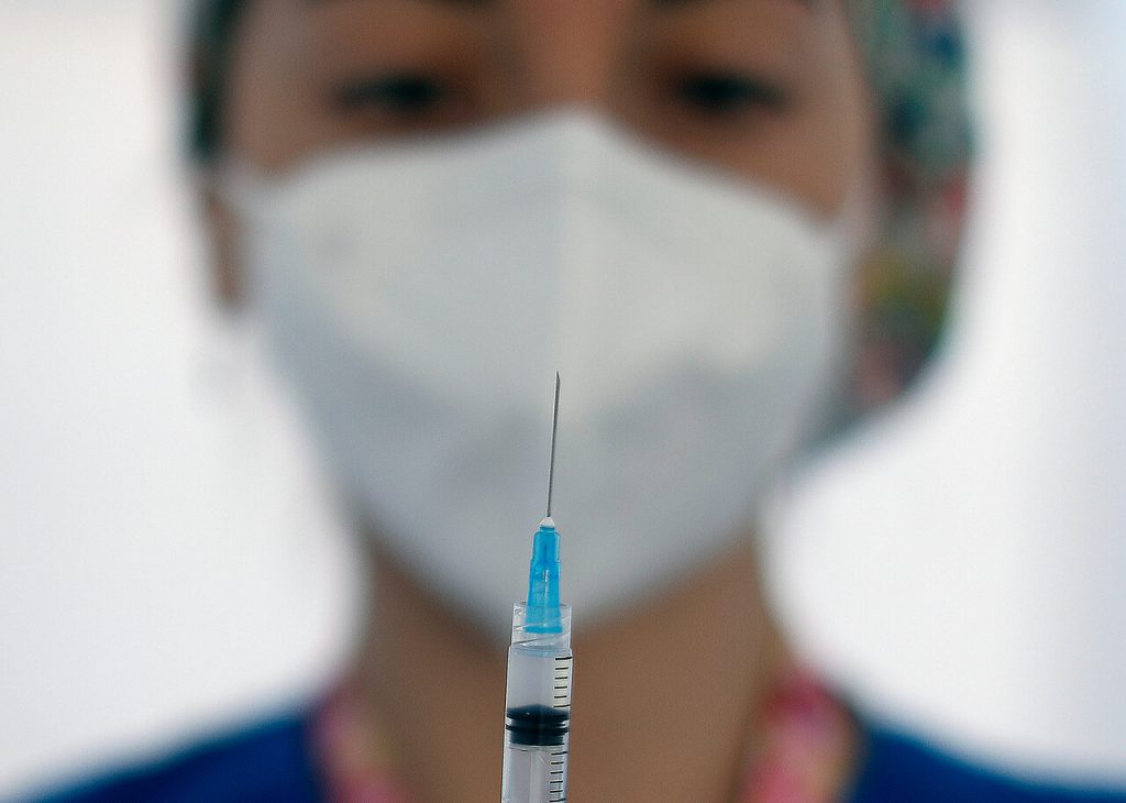 Tercera dosis contra el COVID-19: Así es el estudio del Minsal que podría confirmar nueva vacuna