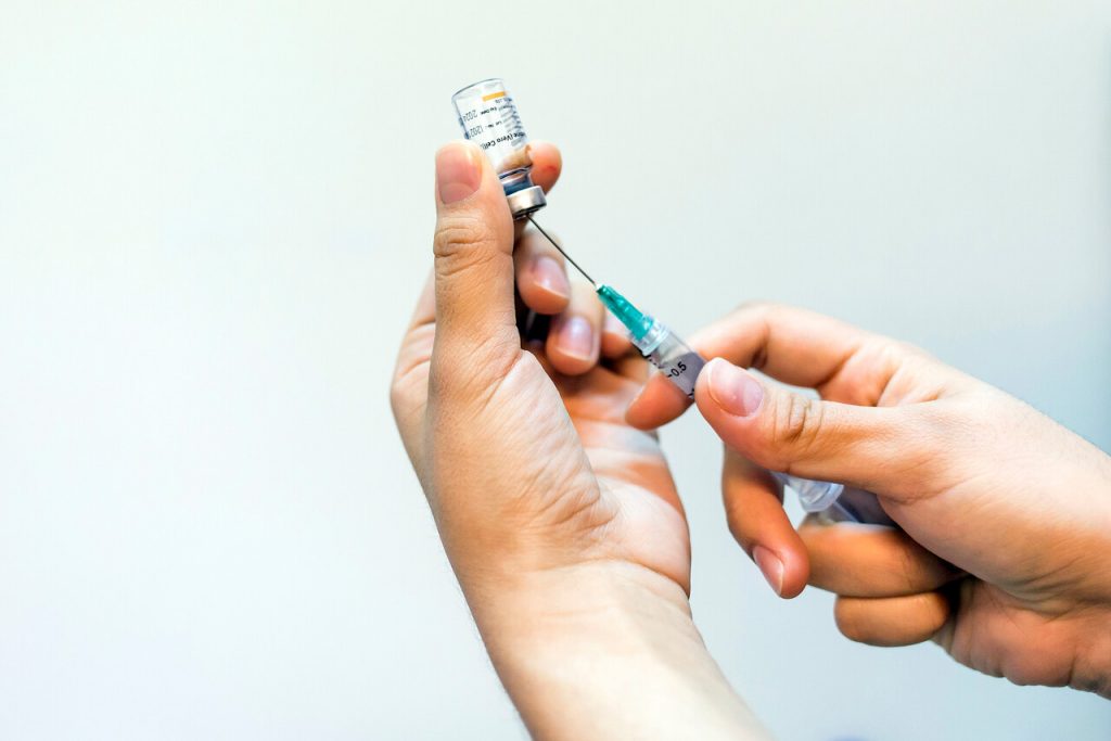 COVID-19: Comité Asesor en Vacunas recomienda aplicar tercera dosis considerando “la evidencia disponible a la fecha”