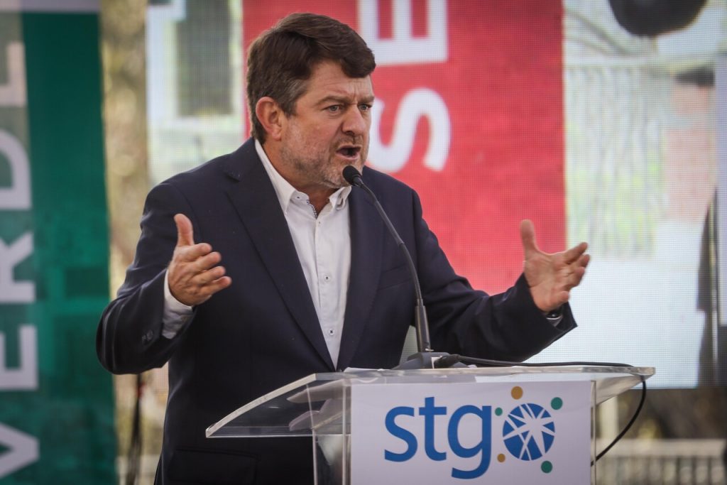 Claudio Orrego asume como gobernador de la Región Metropolitana: Buscará garantizar la seguridad de la Convención